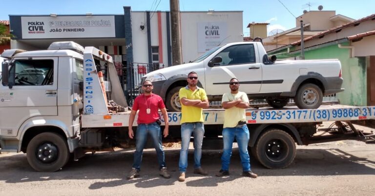 26 08 veiculo localizado pela pc de joao pinheiro