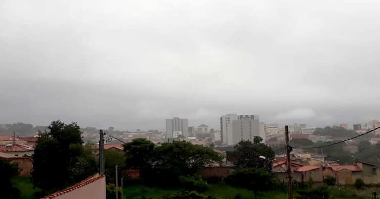 10 02 20 chuvas em joao pinheiro