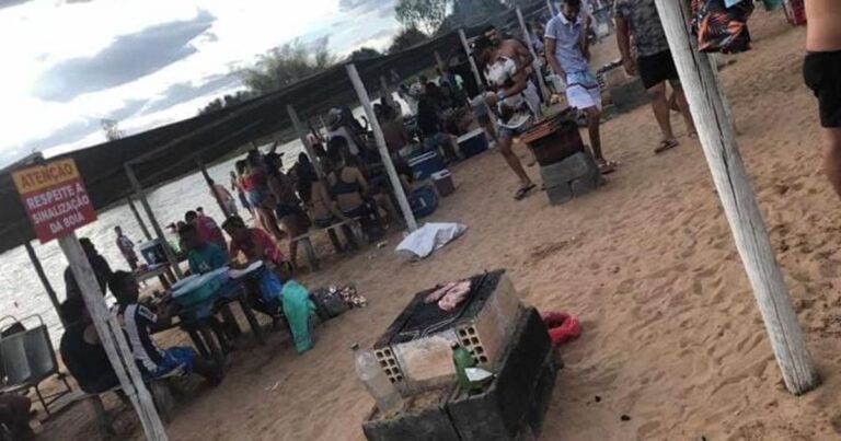 17 08 20 aglomeracao prainha 1
