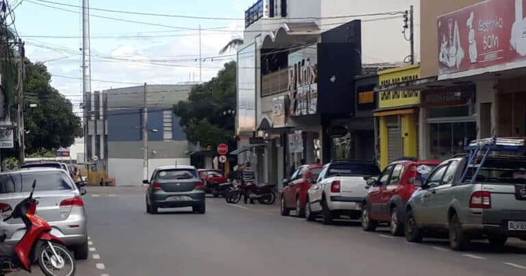 27 08 20 furto de celular loja em joao pinheiro