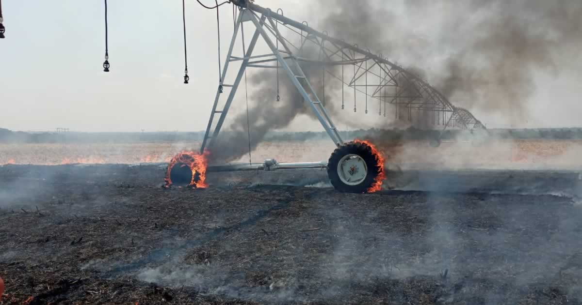 22 09 20 fogo em fazenda brasilandia de minas 7