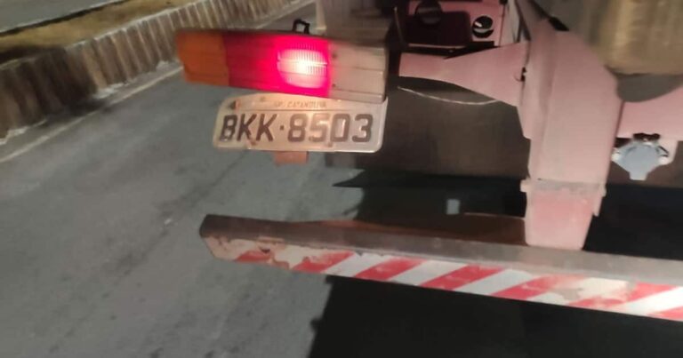 02 10 20 acidete com caminhao no centro
