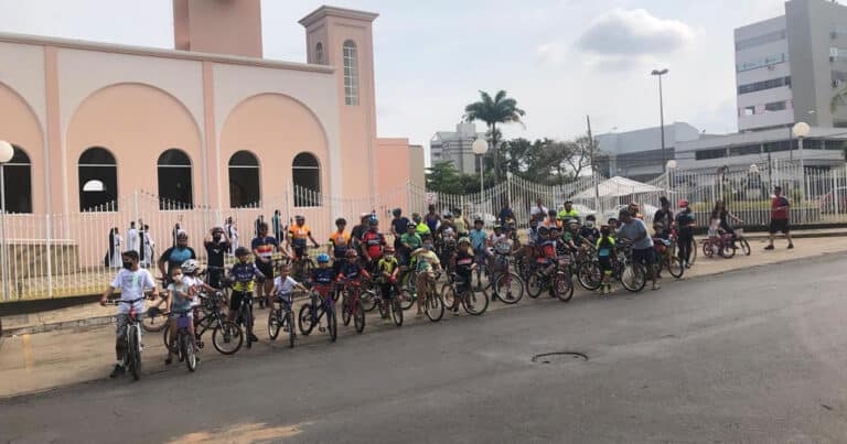 13 10 20 passeio ciclistico em joao pinheiro dia das criancas 4