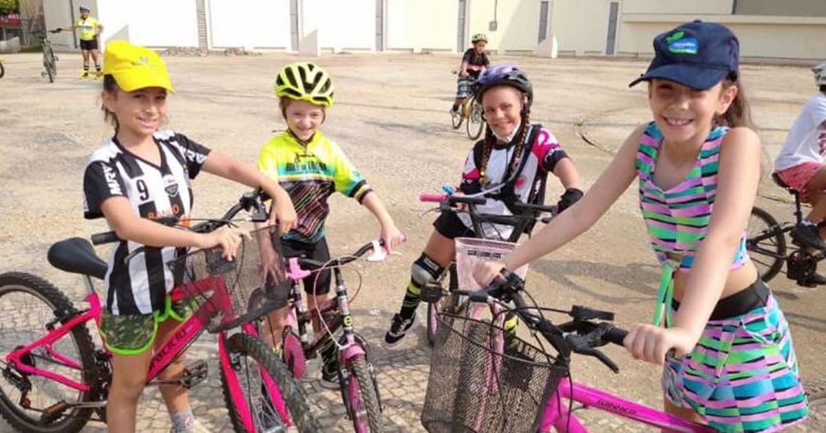 13 10 20 passeio ciclistico em joao pinheiro dia das criancas