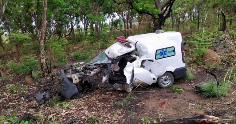 20 10 20 acidente ambulancia br365