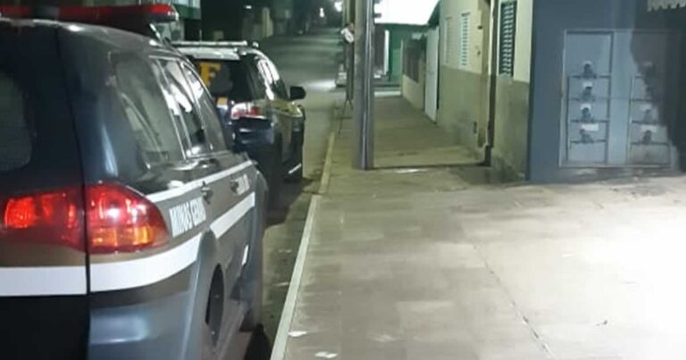 21 10 20 homem tenta atear fogo no proprio veiculo