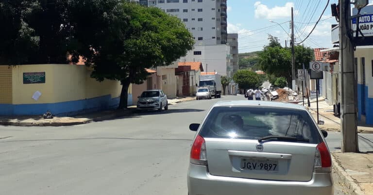 05 11 20 mulher tem bolsa furtada