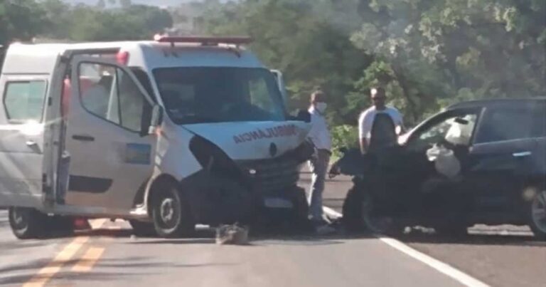 28 11 20 acidente ambulancia em paracatu