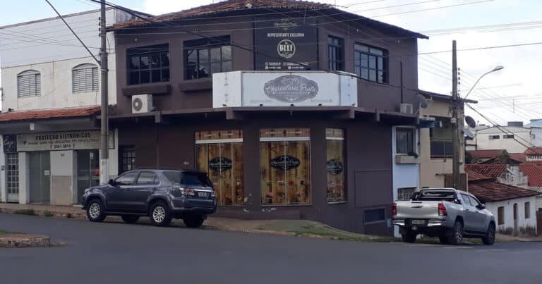 20 12 20 bar fechado em joao pinheiro