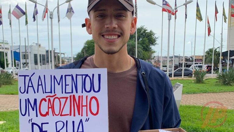 02 02 21 jovem empreendedor vende racao no semaforo