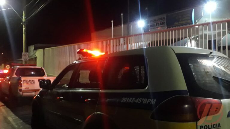 08 02 21 jovem assaltada na porta de casa