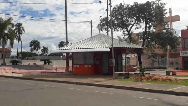 19 02 21 pm fecha trailers no centro de joao pinheiro