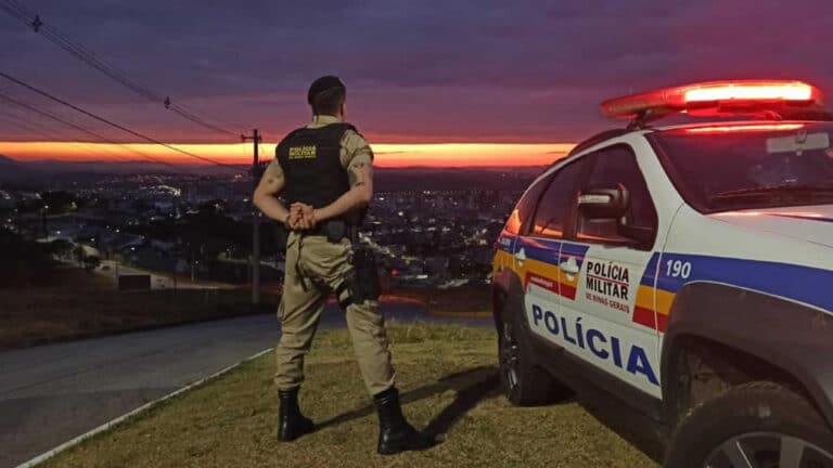 02 03 21 pm recolhe veiculo abandonado em joao pinheiro