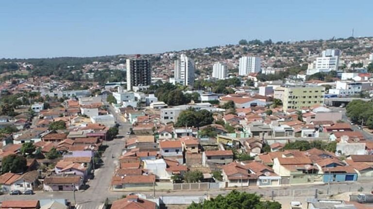 03 03 21 cidade de joao pinheiro toque de recolher