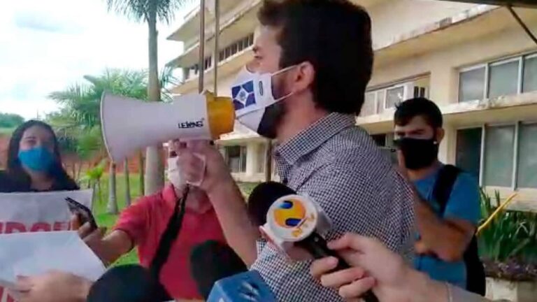 04 03 21 prefeito de patos discute com manifestantes