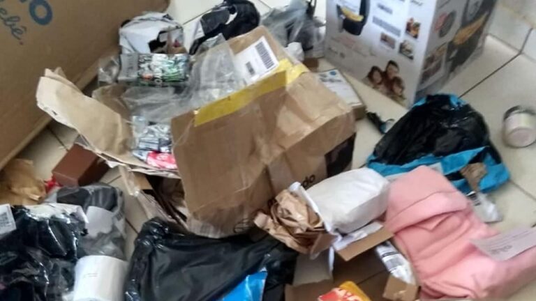 10 03 21 invasao agencia correios em JK