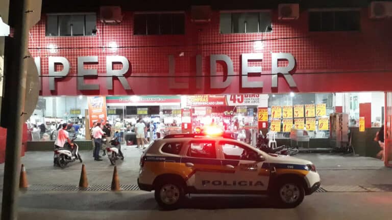 29 03 21 supermercado flagrado vendendo bebidas alcoolicas