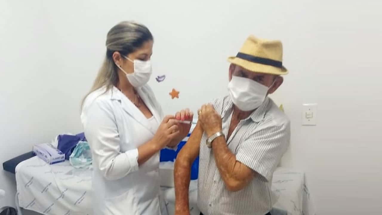 30 03 21 vacina idosos 65 anos em joao pinheiro