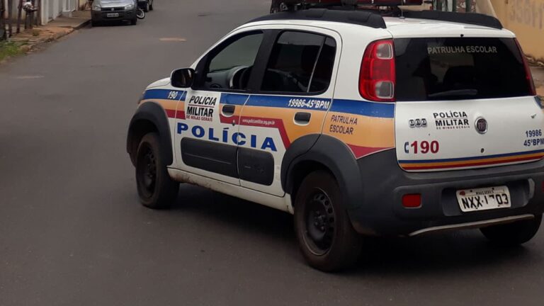 01 04 21 bandidos simulam estarem armados