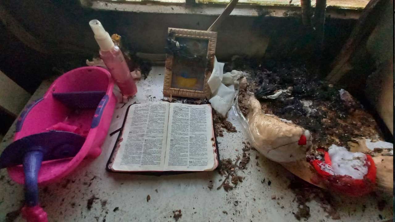 Bíblia Sagrada que mesmo com o incêndio permaneceu intacta