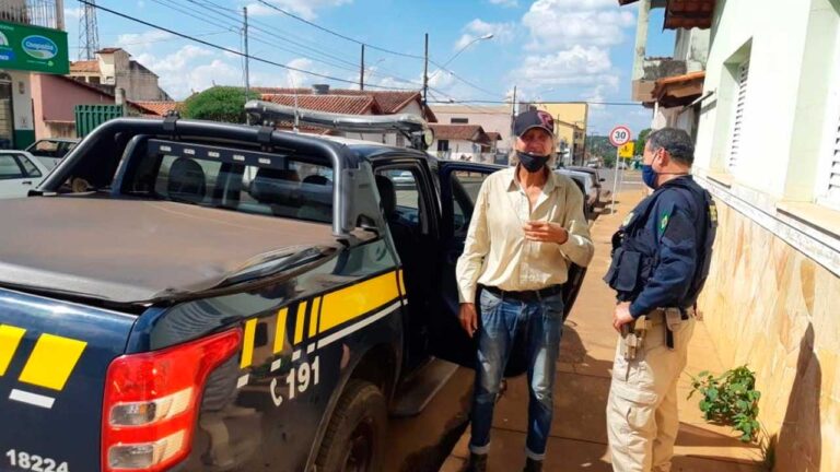 Idoso recebe ajuda da PRF para chegar em Uberlândia