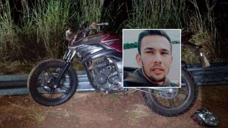 Motocicleta destruída pelo impacto do acidente
