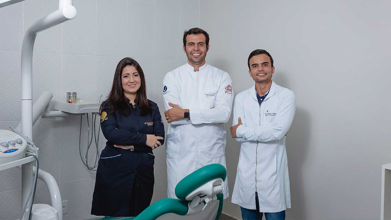 OdontoCompany João Pinheiro cirurgiões dentistas