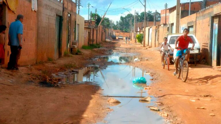 Bairro sem saneamento básico - Foto: Agência Brasil