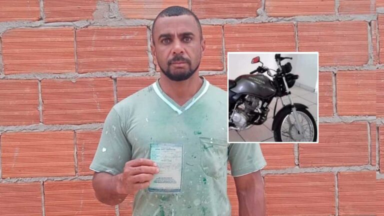 Welbert Costa segurando o documento da moto que foi furtada