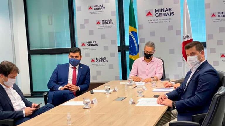 Romeu Zema em reunião para liberação de eventos