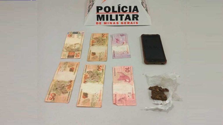 Drogas, dinheiro e celular apreendido pela Polícia Militar