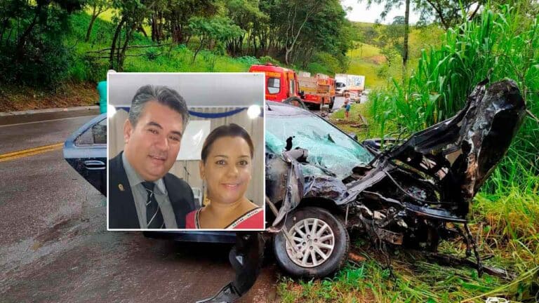 Veículo destruído pelo impacto do acidente