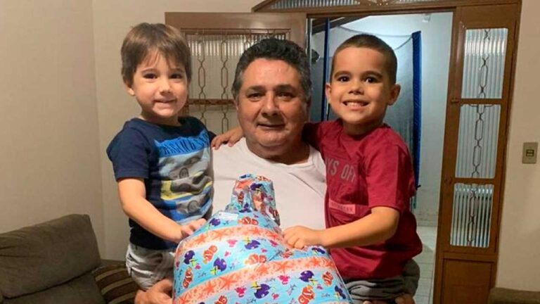 José Geraldo e seus dois netos