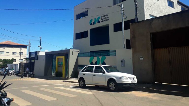 Fachada Colégio Darcília Coímbra em João Pinheiro