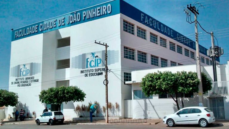 Fachada da Faculdade Cidade de João Pinheiro