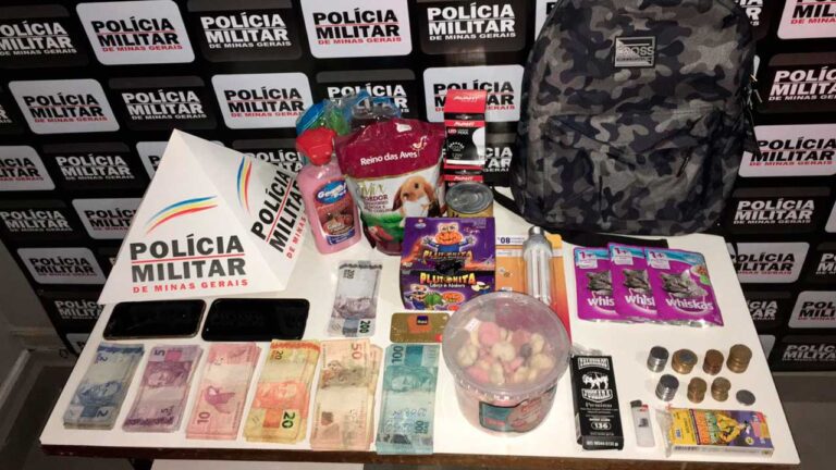 Notas falsas e materiais apreendidos pela PM