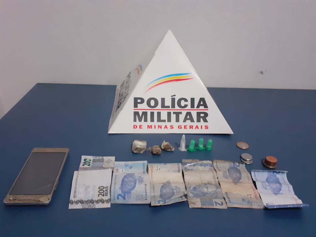 Maconha, Cocaína e dinheiro apreendido pela Polícia Militar