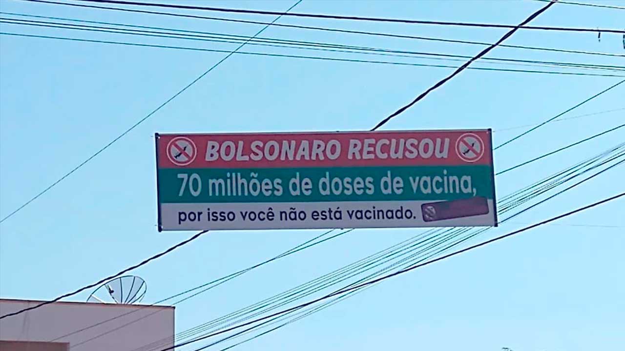 Faixa contra Bolsonaro no Centro de Lagoa Formosa