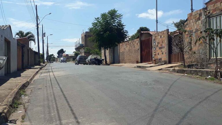 Rua Emílio Lopes Cançado em João Pinheiro