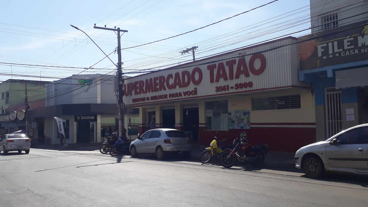 Fachada do Supermercado Tatão em João Pinheiro