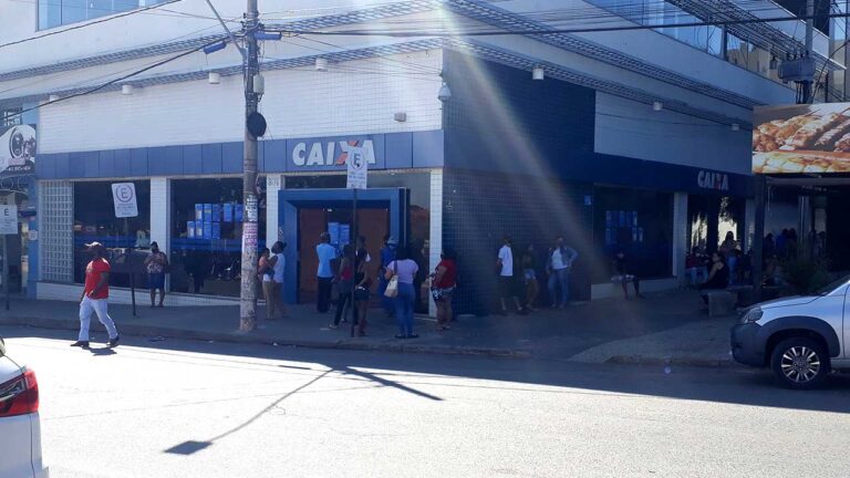 Frente da Caixa Econômica Federal em João Pinheiro
