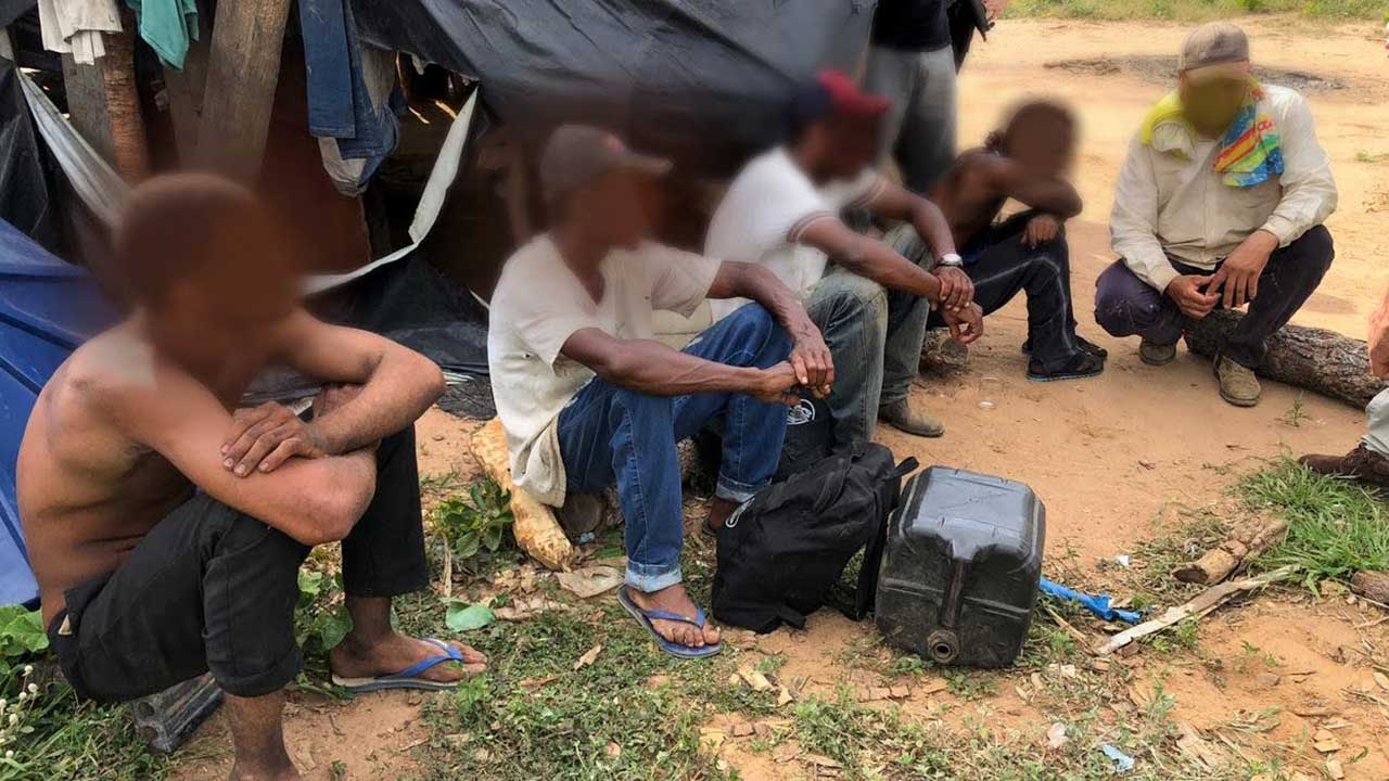 Fiscais resgatam 84 trabalhadores em condições análogas à escravidão em Paracatu
