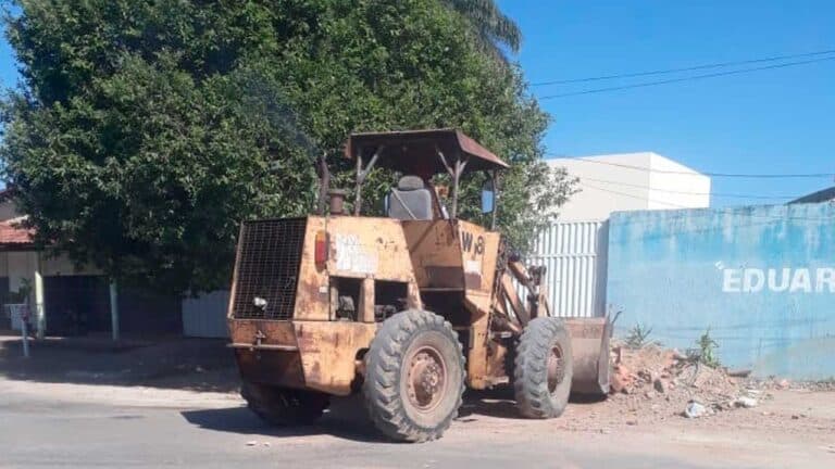 Morador registra ocorrência contra vereador que despejou entulho na rua para tapar buraco em João Pinheiro