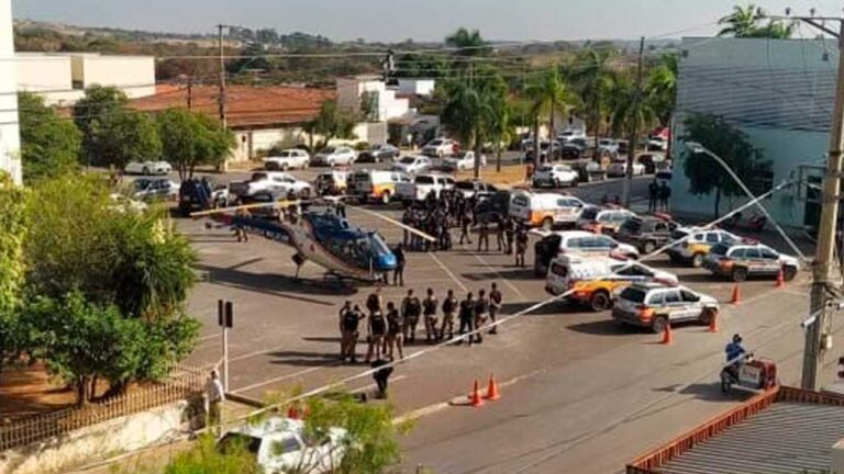 Mega operação resulta em 7 prisões e na apreensão de armas, munições e mais de 3 kg de drogas em João Pinheiro
