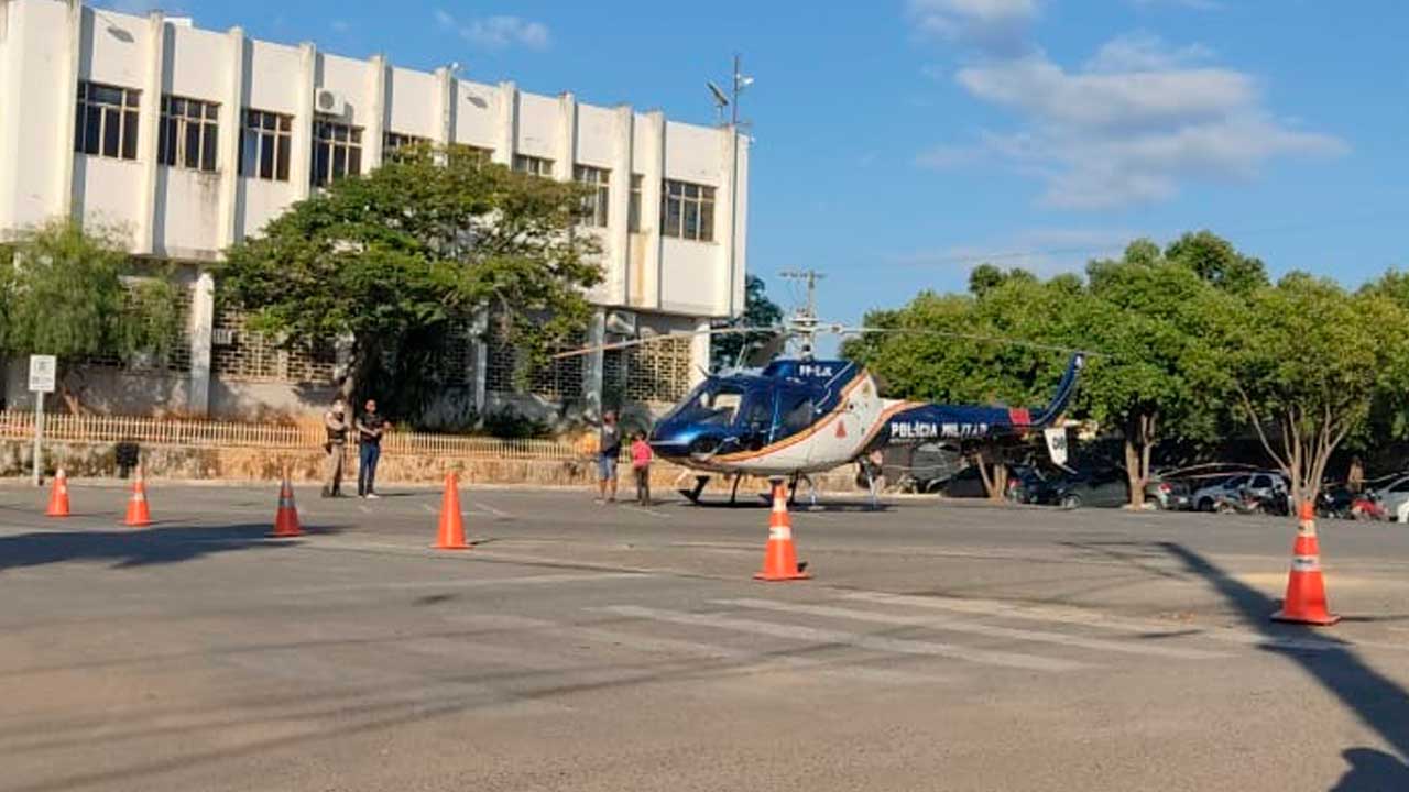 Com auxílio de helicóptero, PM e PC desencadeia operação para cumprir mandados de busca e apreensão em João Pinheiro