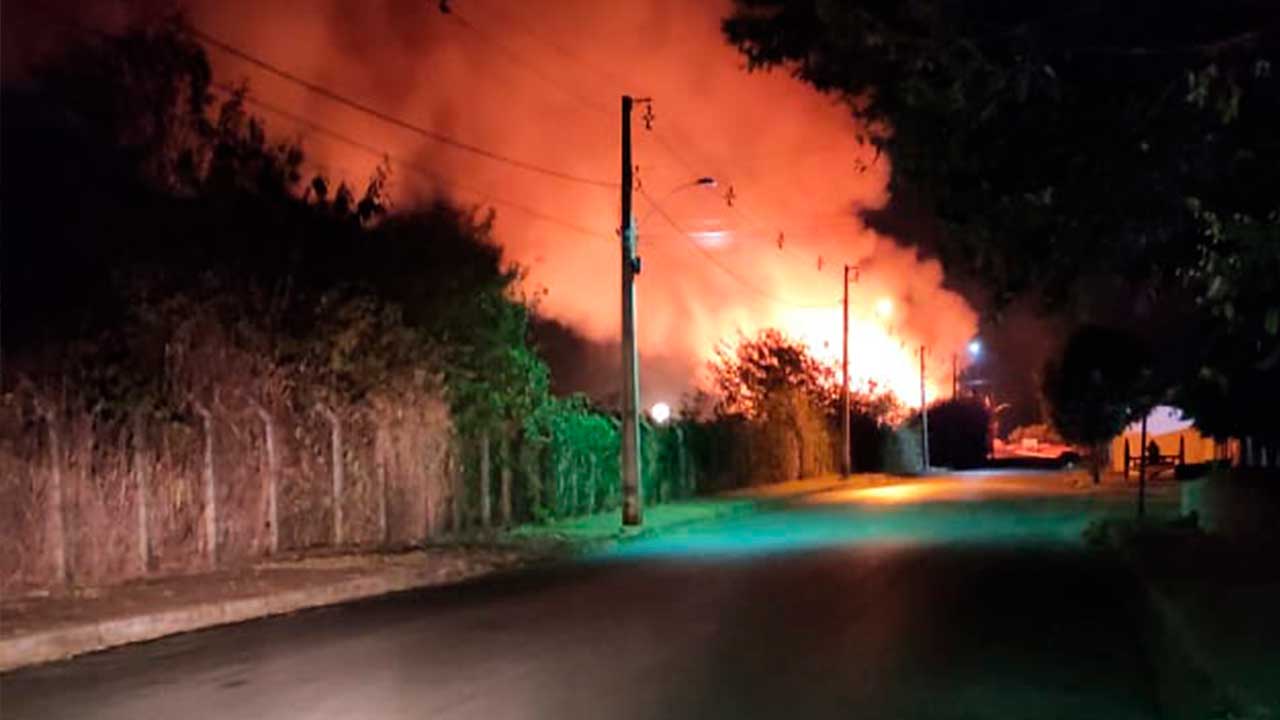 Capão da Água Limpa pega fogo mais uma vez e incêndio causa revolta em João Pinheiro