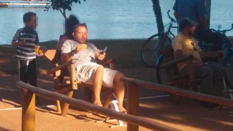 Com veículo oficial, motorista da prefeitura é flagrado em momento de lazer no fim de semana em Patos de Minas