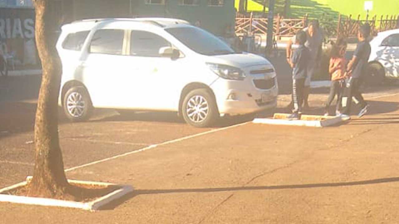 Com veículo oficial, motorista da prefeitura é flagrado em momento de lazer no fim de semana em Patos de Minas