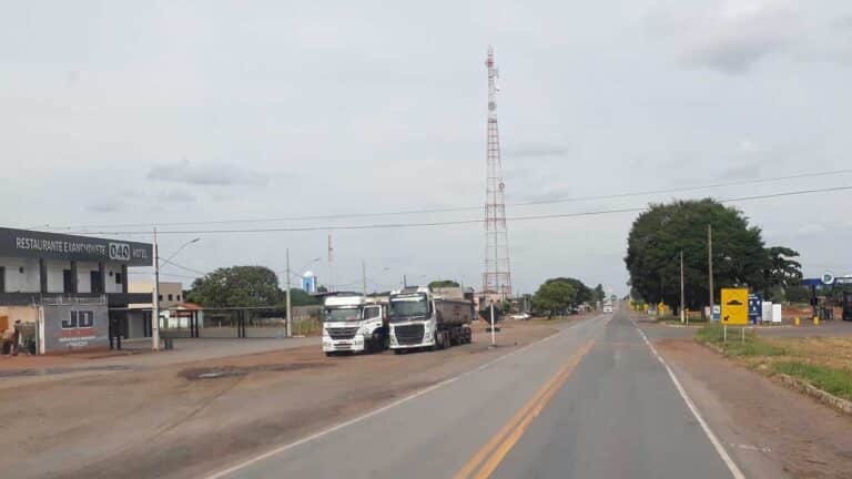 Falta de profissional para aplicar vacina em JK causa revolta entre moradores do distrito, em João Pinheiro