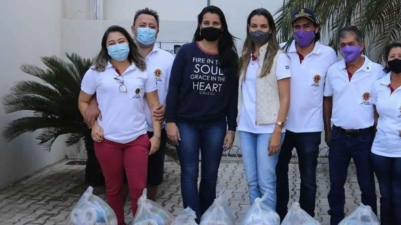 Colégio Darcília Coimbra arrecada 69 cestas básicas e segue recebendo roupas e cobertores para doação em João Pinheiro